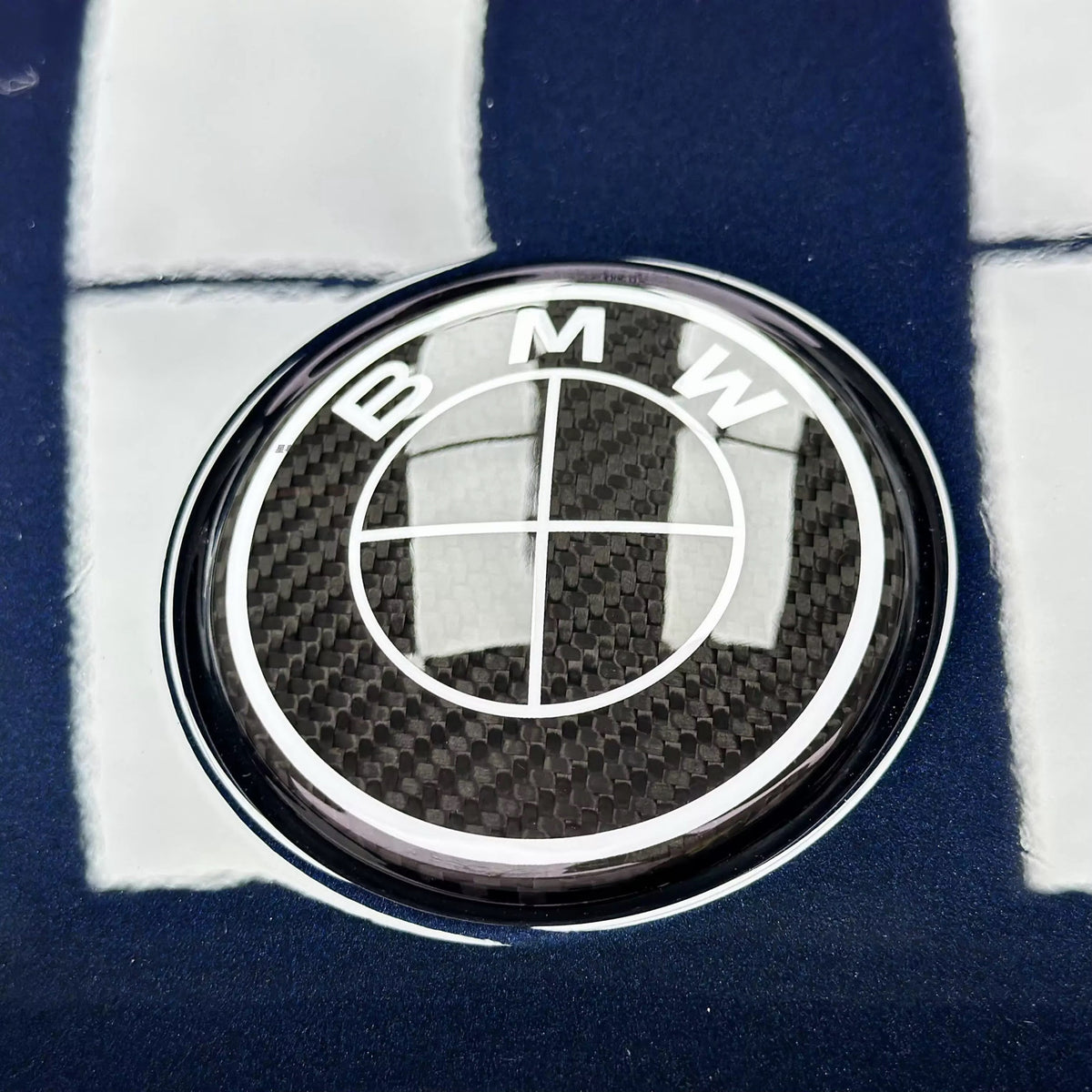 Carbon fibre BMW emblem V1