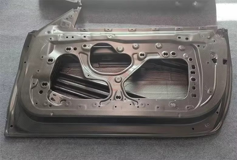 G82 Carbon Fibre Doors (pair)