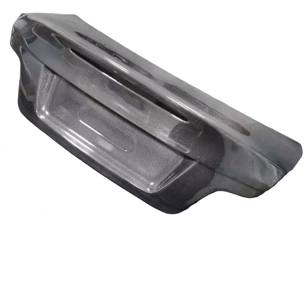 E82 Carbon fibre boot lid