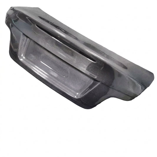 E82 Carbon fibre boot lid
